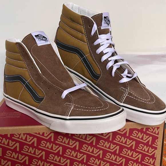 Vans WMNS Sk8-Hi
Canvas/Suede Pop Brown/Mu
VN000CMXBF0
Sneakers - Picture 6 of 16